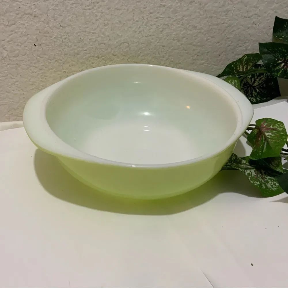 Vintage Pyrex Ovenware 024 Lime Green 2 Quart Casserole Baking Dish Mixing Bowl